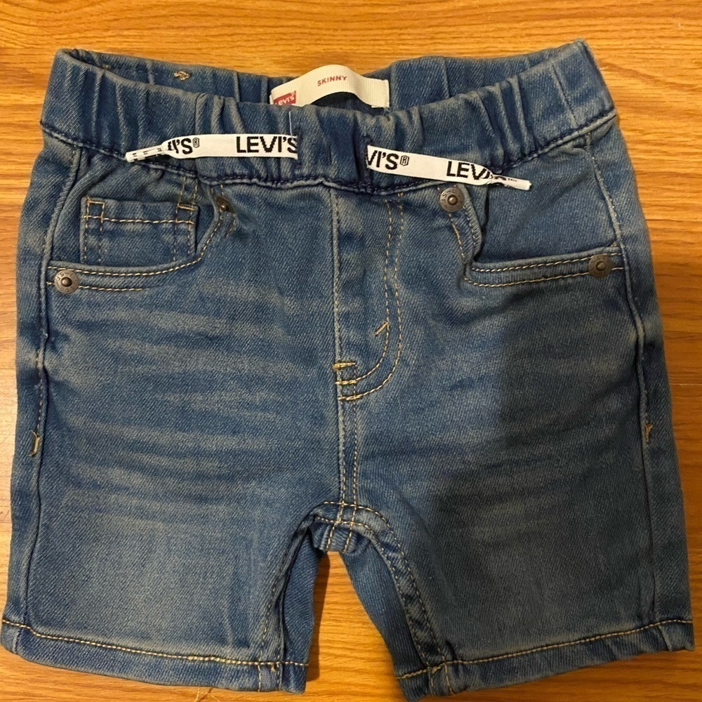 Levi’s Skinny Jean Shorts 2T (GG)